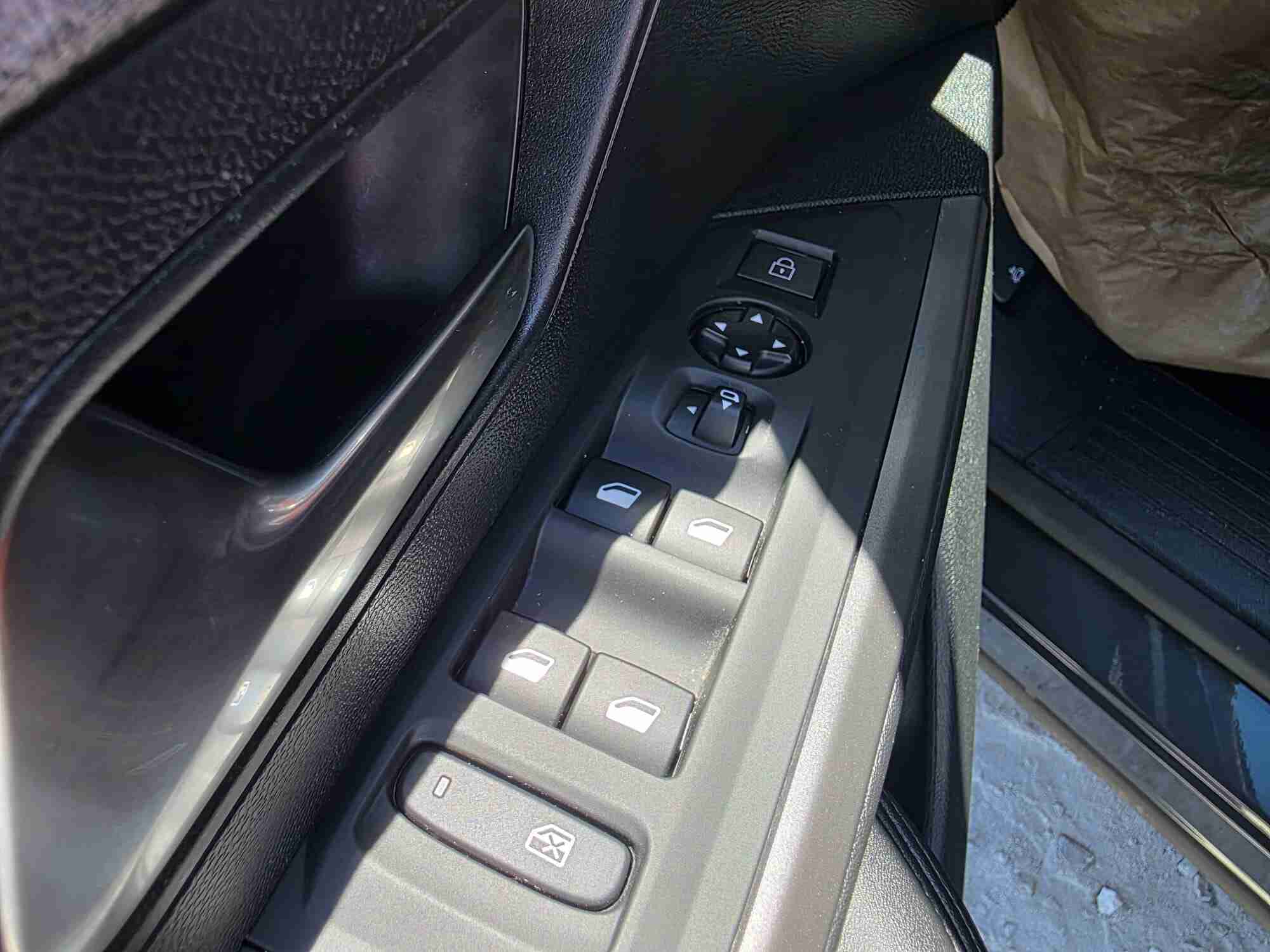 Peugeot 5008 5008 1.2 Hybrid Allure e-DCS6 — fotografia 13