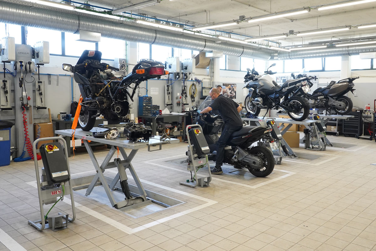 Santogal Bmw Motorrad Carnaxide Oficina 3 (1)