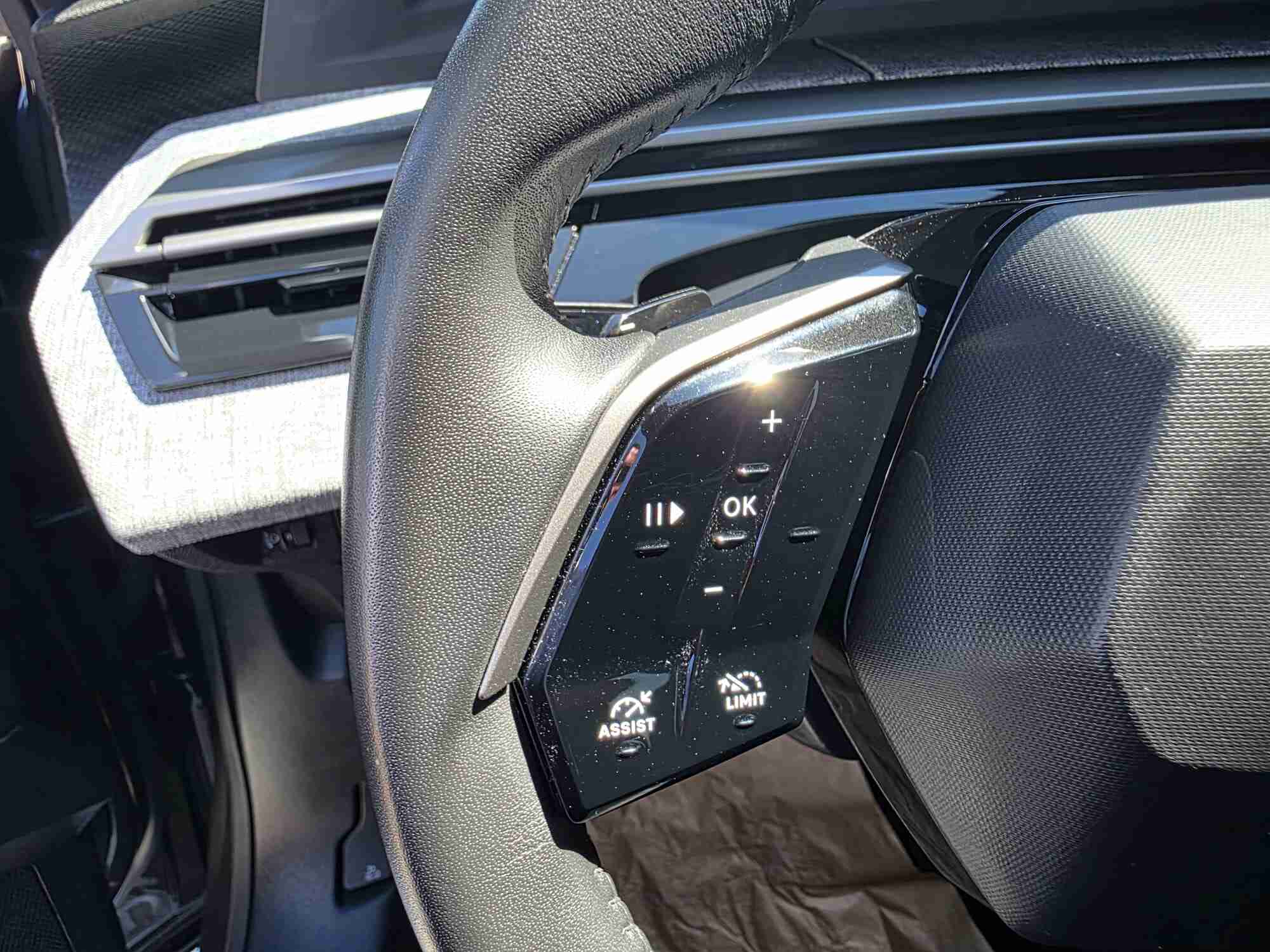 Peugeot 5008 5008 1.2 Hybrid Allure e-DCS6 — fotografia 16